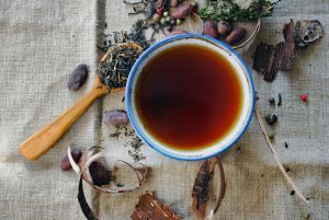 老師提醒,若是進補過早的話,會使暑熱不易消退。(示意圖/取自unsplash) ▲老師提醒,若是進補過早的話,會使暑熱不易消退。(示意圖/取自unsplash)
