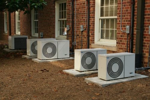 ▲日本一名電器達人教大家如何清理冷氣室外機，提高效率又能省電的訣竅。（示意圖／pixabay）