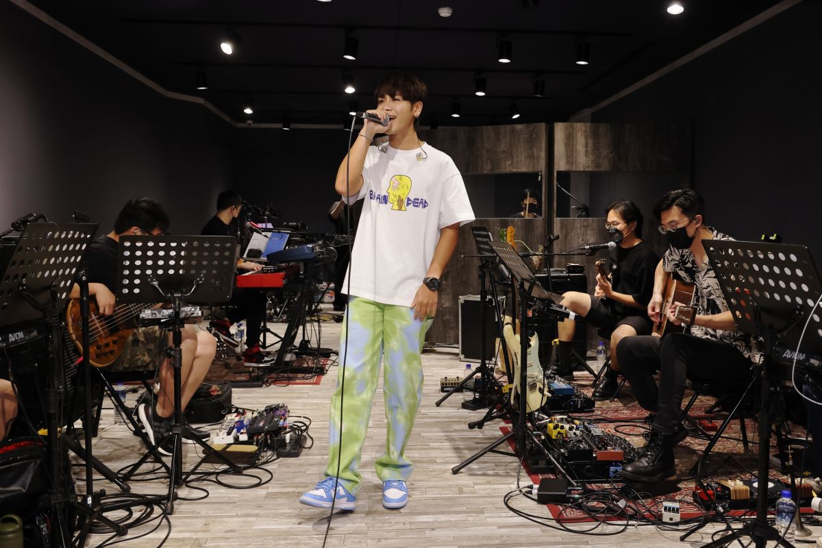 ▲鼓鼓提到身體狀況，透露照X光時發現肺霧霧的。（圖／相信音樂提供）