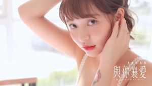 ▲▼林襄穿內衣整理頭髮。(圖/林襄臉書) ▲▼林襄穿內衣整理頭髮。(圖/林襄臉書)