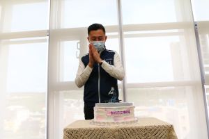 林智堅 ▲林智堅將辭去新竹市長,正式投入桃園市長選戰,近來的「道別」行程,受到諸多祝福與期許。(圖/翻攝自新竹市香山區公所臉書)