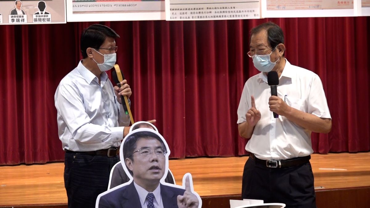 ▲謝龍介與納骨塔業者（左）北上召開記者會，控台南市長黃偉哲索賄1000萬元，卻沒有依約核准申請人變更。（圖／記者朱永強攝，2022.07.07）