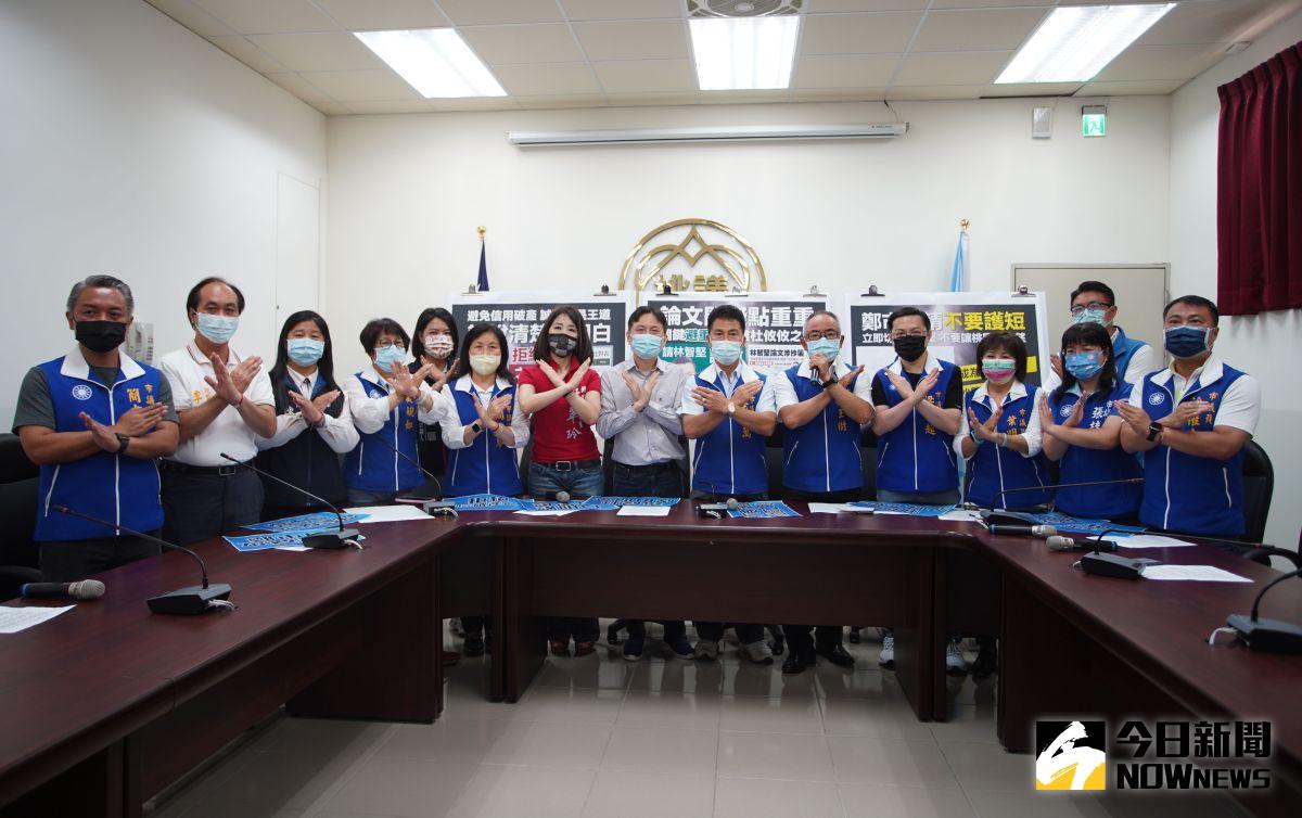 ▲桃園市議會國民黨團要求民進黨撤銷林智堅徵召，涉及雙碩士論文抄襲的新竹市長林智堅應立即道歉認錯並退選。（圖／記者李春台攝，2022.07.07）