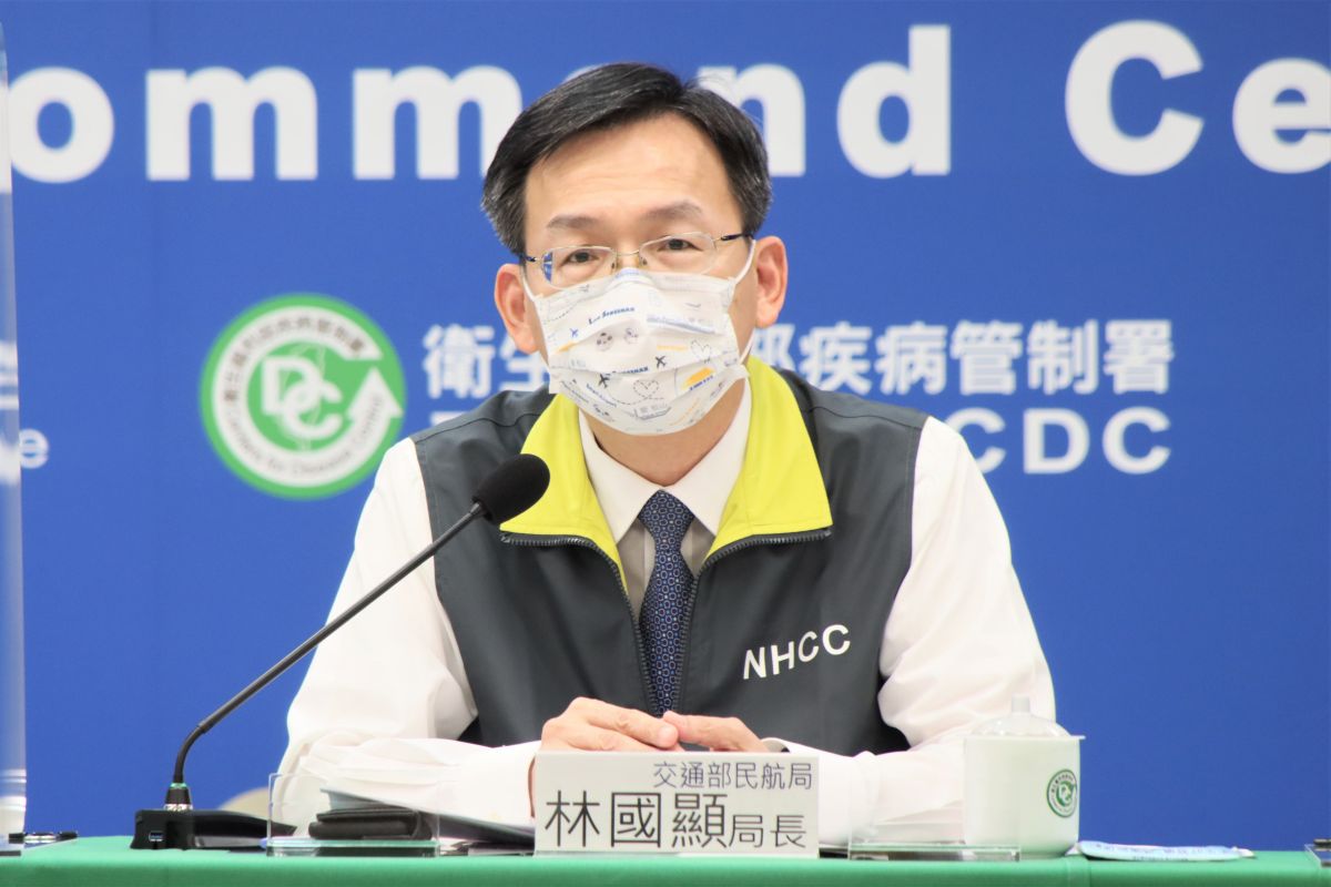 ▲交通部民航局長林國顯，說明機場防疫的重點規劃。（圖／指揮中心）