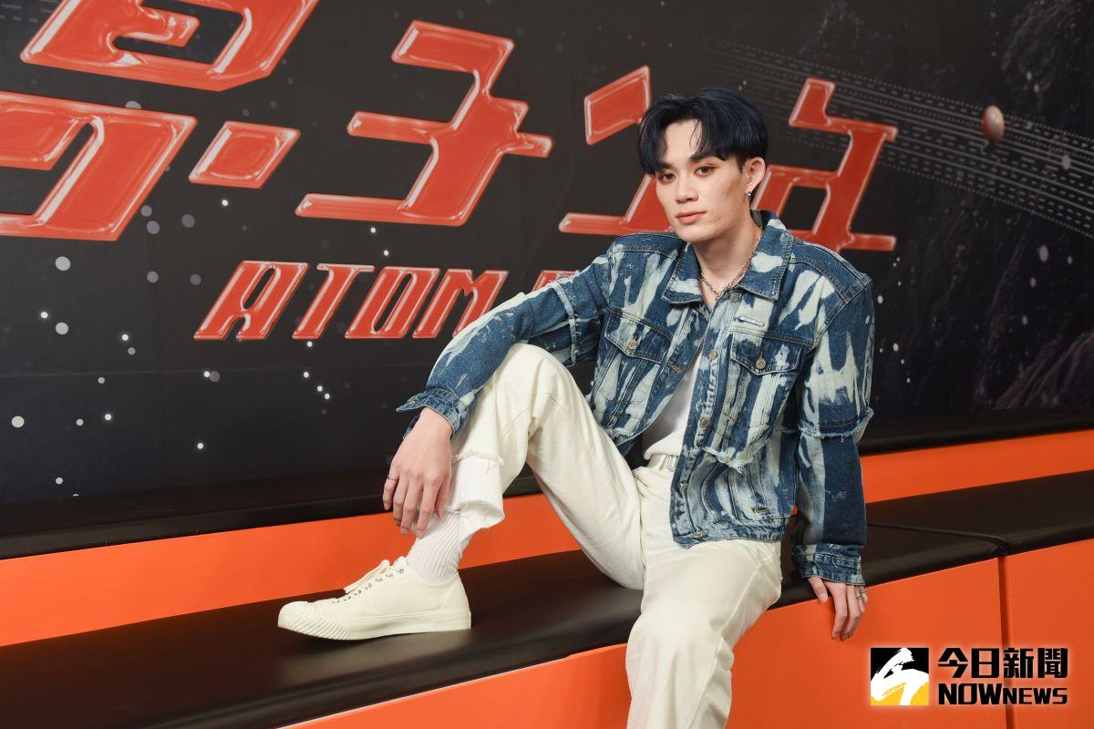 ▲呂植宇用創作貢獻原子少年。（圖／記者陳明安攝）