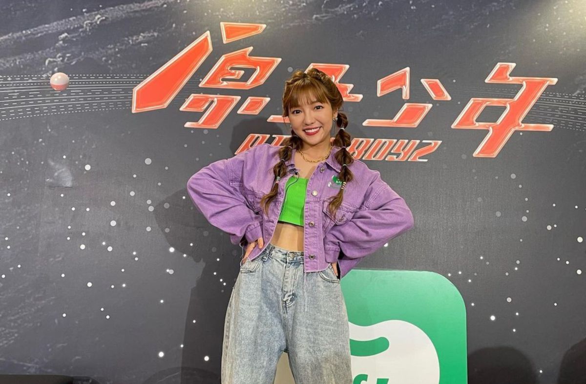 ▲何美化身《原子少年》學姊，自曝被他反差感震撼。（圖／何美IG）