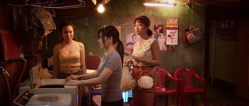 ▲電影《徘徊年代》以2位越南籍女演員的視角展開，分別是阮安妮和阮秋姮，主要講述90年代及現代新住民在台的故事。（圖／翻攝自劇照）