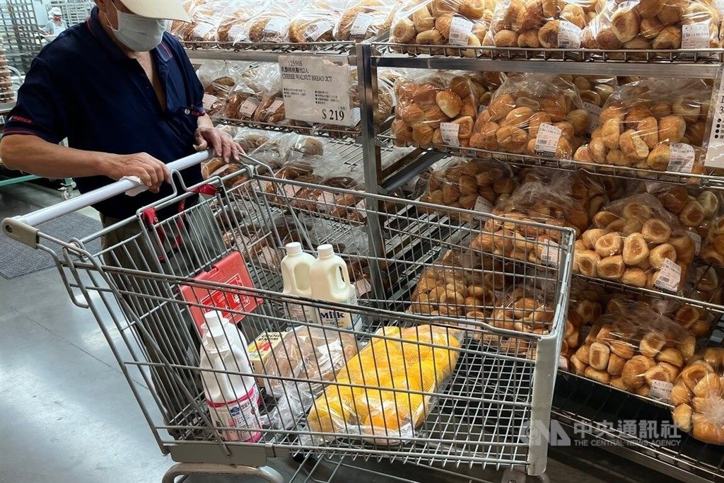 ▲國發會今天表示，近期國際農工原物料價格走跌，可望舒緩國內通膨壓力，政府持續採取4大穩定物價措施，評估台灣下半年物價可望逐步走緩，後續持續密切關注國際能源等價格變化，審慎因應。（圖／中央社）