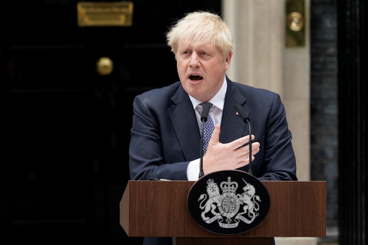 ▲英國首相強生（Boris Johnson）一再逃脫爭議的好運氣，曾令他被冠上「塗油的小豬」稱號，但他這次終於用盡好運。（圖／美聯社／達志影像）