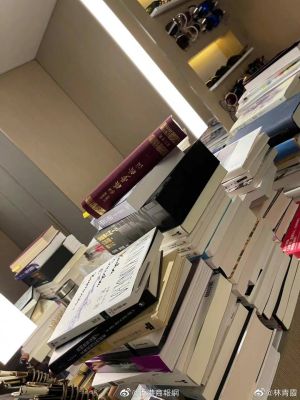 ▲▼林青霞家中藏書和桌球室。(圖/新浪娛樂微博) ▲▼林青霞家中藏書和桌球室。(圖/新浪娛樂微博)