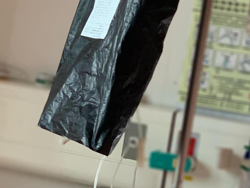 醫院點滴套上「黑色塑膠袋」？背後用途曝光　眾讚長知識
