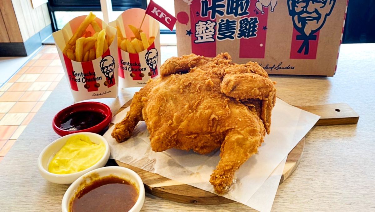 ▲肯德基今日公布新品，推出「咔啦整隻雞」派對餐，整隻全雞5個部位全炸給消費者。（圖／記者董妍廷攝）