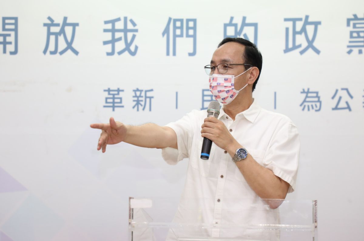 ▲國民黨主席朱立倫針對林智堅論文抄襲，問同樣當過教授的蔡總統能接受嗎？（圖／文傳會提供）