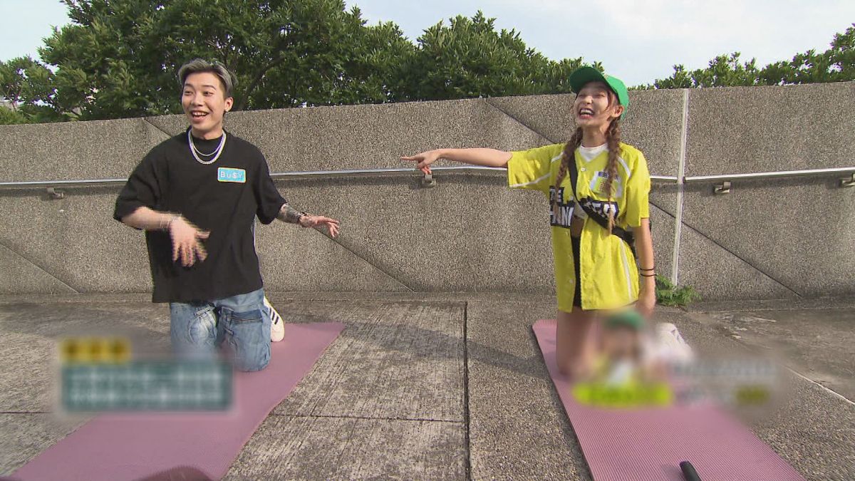 ▲《飢餓遊戲》林襄（右）跟Bu$Yj玩烏龜烏龜翹。（圖／中視提供）