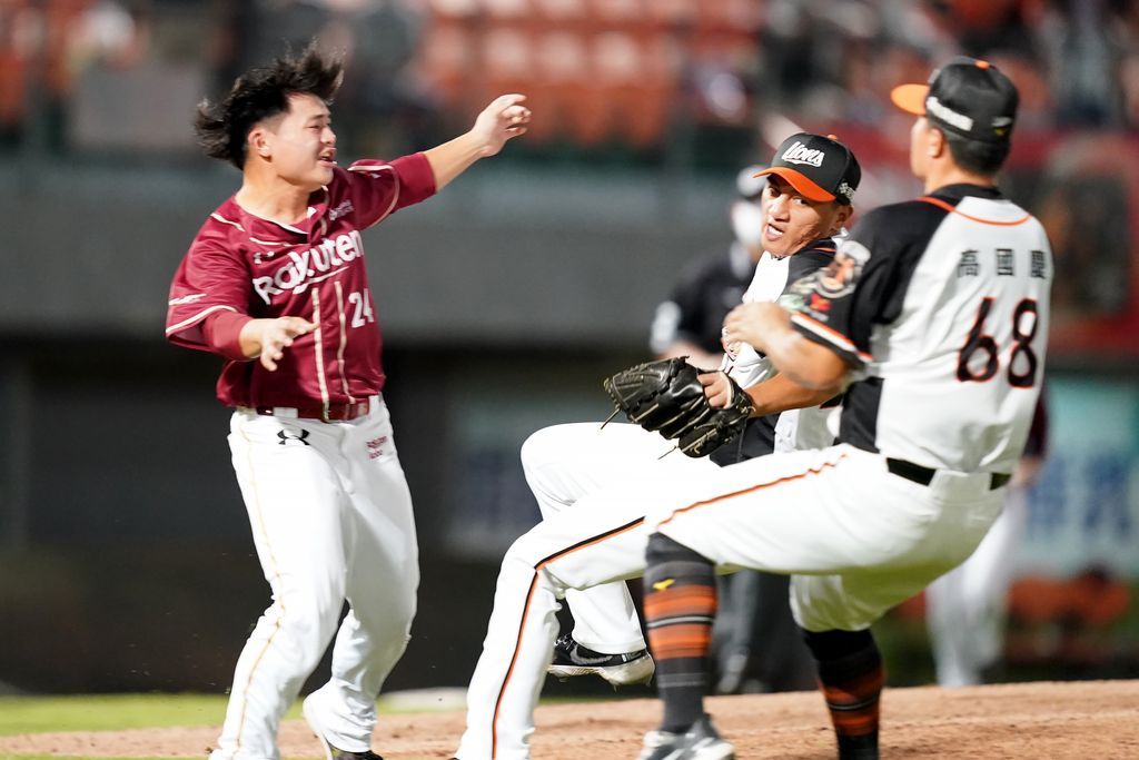 ▲蔡鎮宇衝撞劉予承。（統一獅提供）