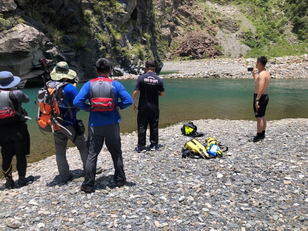 ▲台中谷關今天上午驚傳一起溺水意外，警消目前仍在搜救中。（圖／翻攝畫面）