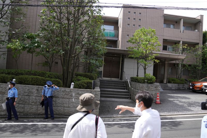 ▲日本前首相安倍晉三昨（8日）上午在奈良遭槍擊死亡，他的遺體於日本時間今晨6時運離奈良的醫院，車隊稍早回到他在東京的自宅（圖）。（圖／美聯社／達志影像）