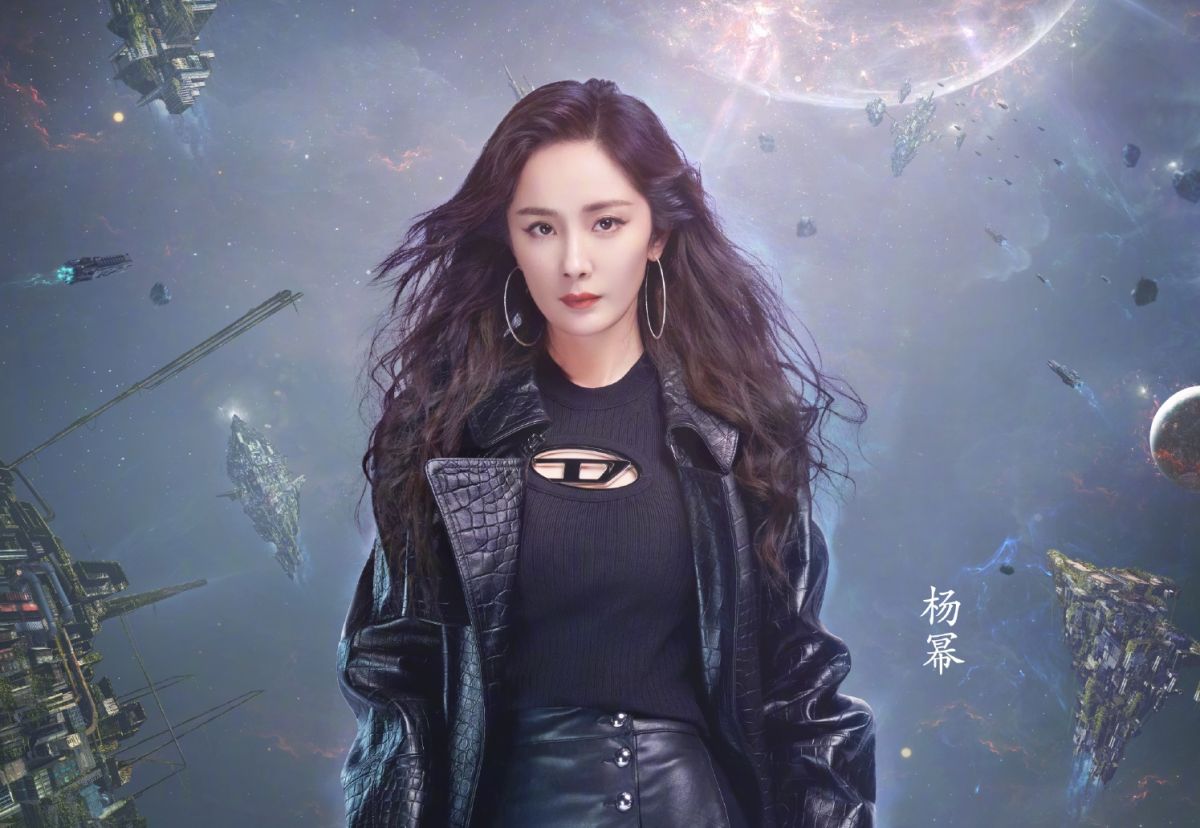 ▲楊羃錄製《密室大逃脫》眼角受傷，緊急送醫治療。（圖／翻攝楊冪微博）