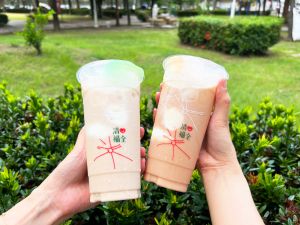 手搖飲最消暑!珍煮丹泰奶買1送1 清心冰淇淋系列折5元 ▲左起:清心福全冰淇淋奶茶與紅茶。(圖/清心福全提供)