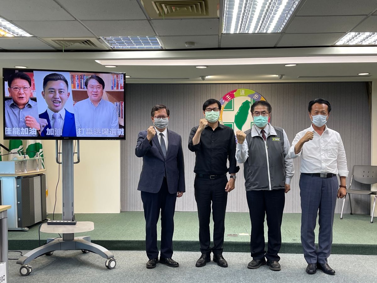 ▲民進黨7名縣市首長今在黨中央，以現身、影片方式合體，推薦林佳龍為新北市長候選人。（圖／記者王敏旭攝，2022.07.10）