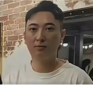 ▲王思聰近日花了12萬元換新髮型，遭到許多網友吐槽。（圖／素素娛樂微博）