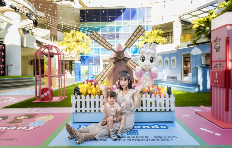 ▲林口店童趣版荷蘭風車。(圖/MITSUI OUTLET PARK提供)