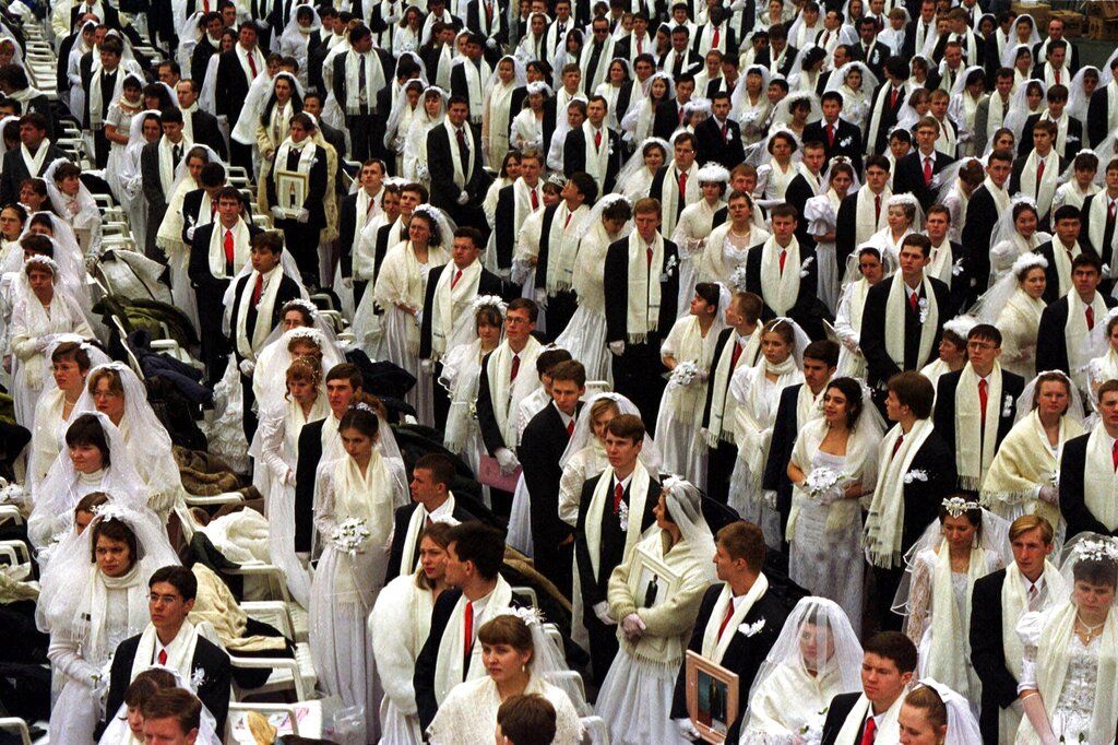 ▲在韓國創立的宗教運動「世界和平統一家庭聯合會」（統一教）證實，遭控槍殺日本前首相安倍晉三的山上徹也，他的母親是教友，而「統一教」以集體配婚聞名。資料照。（圖／達志影像／美聯社）