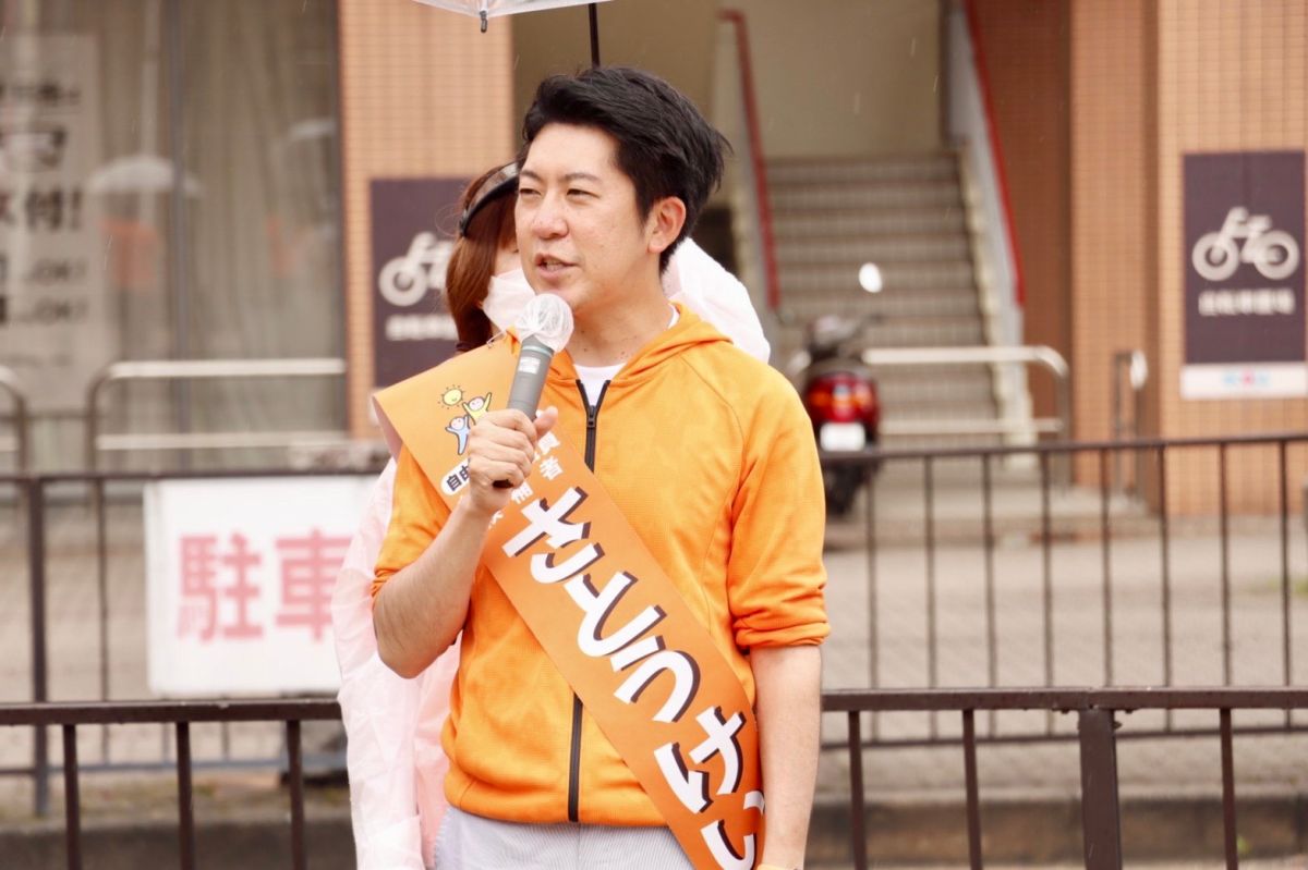 ▲日本第26屆參議院選舉今晚舉行開票作業，日本前首相安倍晉三8日在奈良市為自民黨籍候選人佐藤啟助選時遭人槍擊身亡，今晚開票結果，佐藤連任成功。（圖／翻攝自佐藤啟推特）