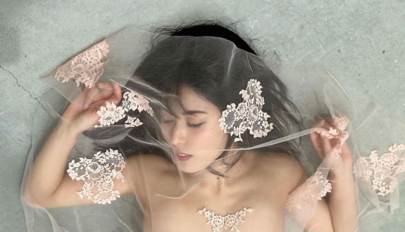 姐姐「2點解禁」!G級立體內在美 成熟魅力抓住男女眼球