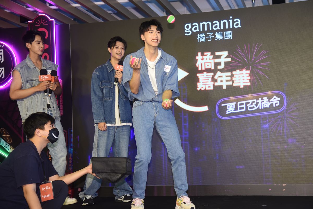 ▲2022橘子嘉年華邀來愛打game的偶像們發出「夏日召橘令」，由王子邱勝翊（圖中）領軍當紅男團選秀節目《原子少年》選手黃文廷（圖右）、陳治廷（圖左）帥氣站台。（圖／記者陳明安攝）