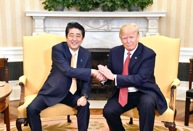 ▲安倍晉三是川普上任後第一個會面的他國領導人,兩人任內建立美日穩健關係,外交成果頗豐。(圖/美聯社/達志影像)