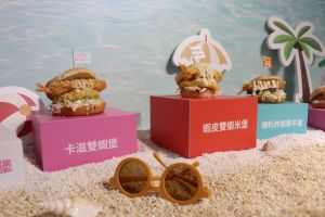 報導 ▲蝦皮購物x拉亞漢堡攜手獻上「夏日海洋蝦皮聯名堡」五款新口味等你嘗鮮!(圖/蝦皮提供)