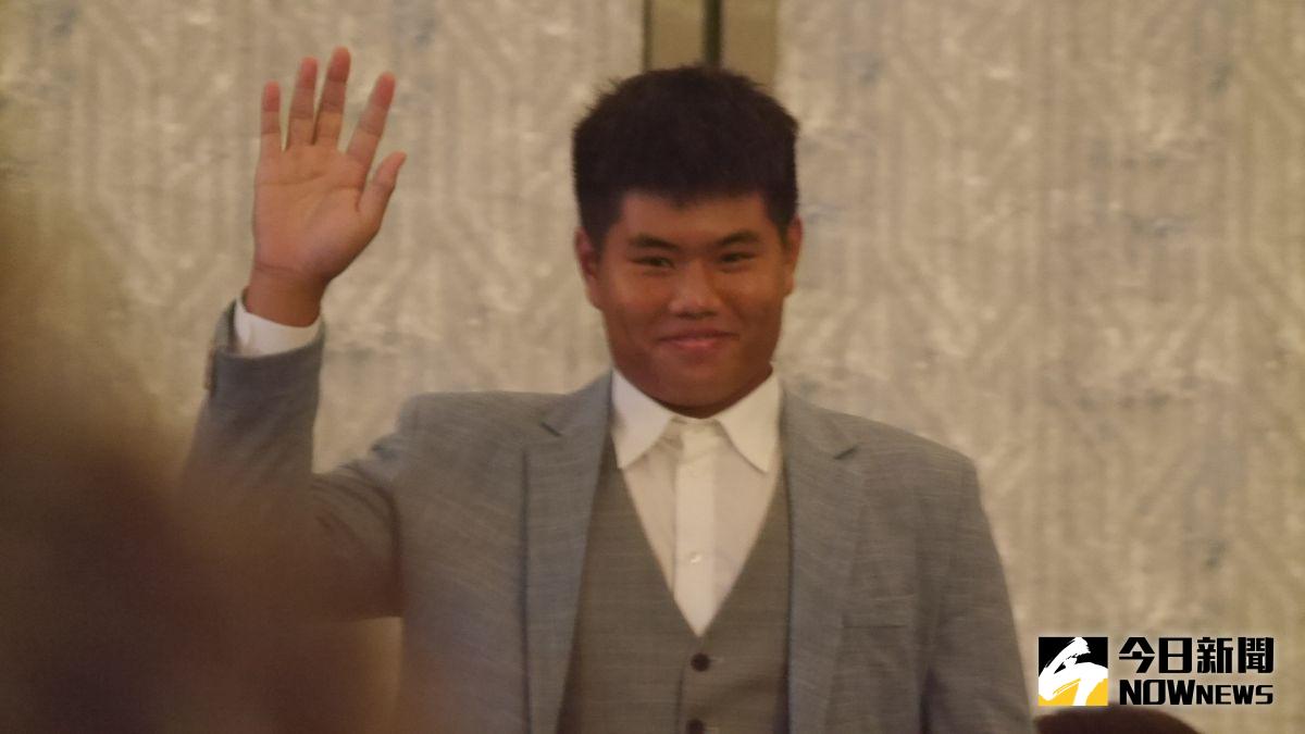 ▲夢想成真！白河「平良海馬」尹柏淮被猛獅選中。（圖／吳政紘攝）