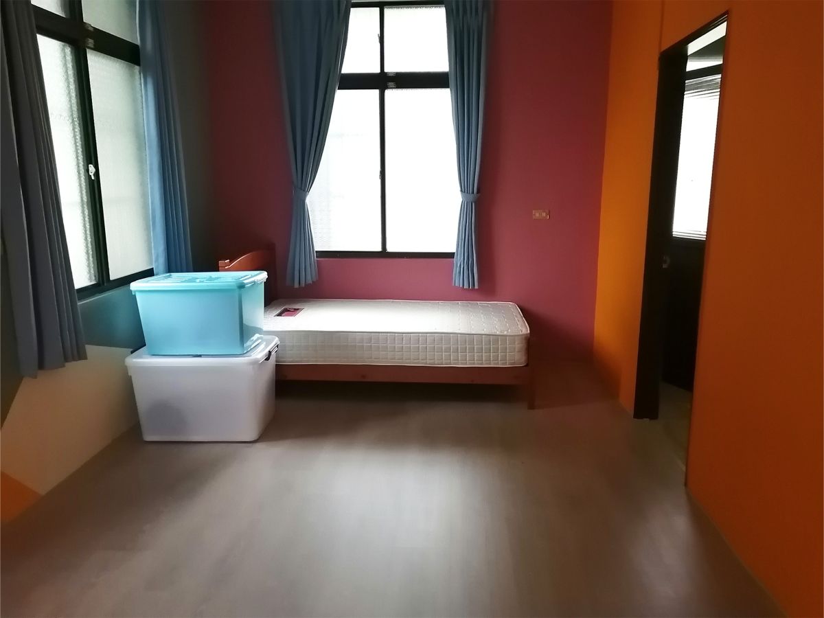 ▲屏東縣武潭國小更換木質地板、重新粉刷牆面，提升宿舍舒適度。（圖／教育部提供）