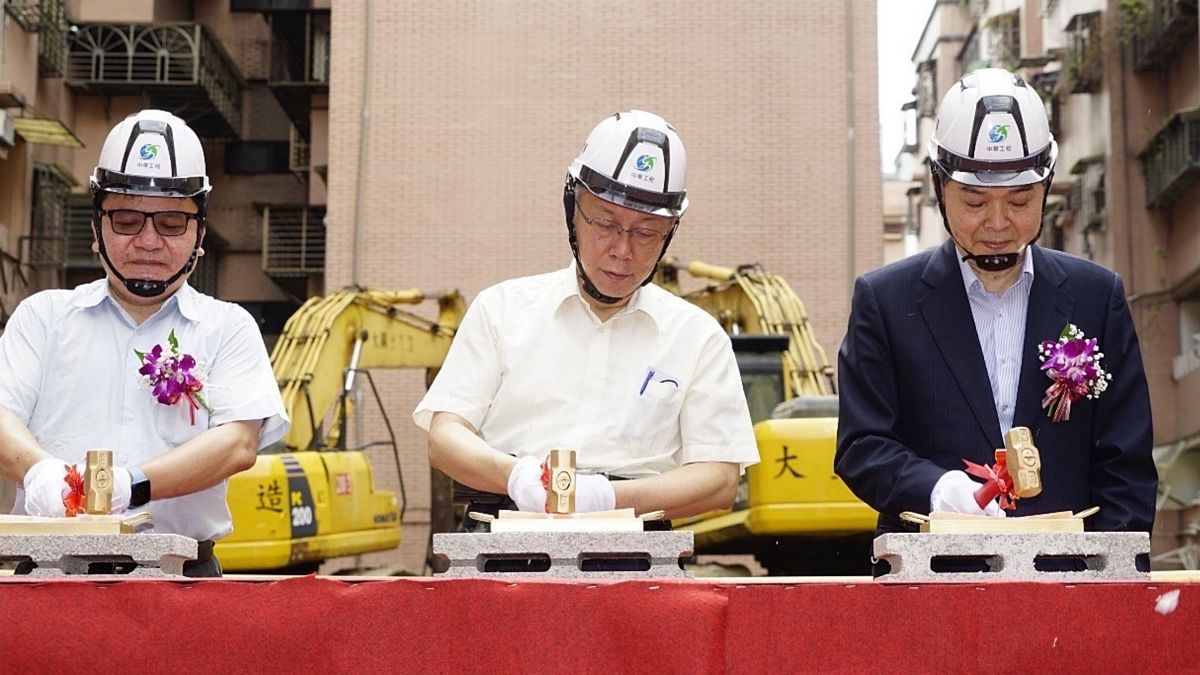 ▲台北市長柯文哲12日上午參與延壽國宅都更案拆除典禮，並於會後接受媒體訪問。（圖／台北市政府提供）