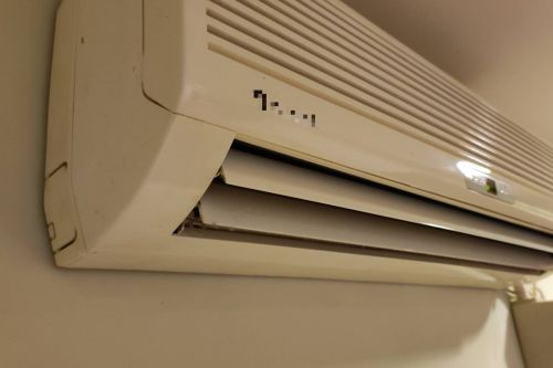 冷氣不夠涼「只洗濾網沒用」!空調師傅公開正解:還能省2倍電費