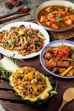 百貨美食街優惠懶人包!一餐秒賺501元 椒麻酥排免費送 ▲寶林茶室道地的馬來西亞菜餐點,澎湃多樣。(圖/FoodRepublic大食代提供)