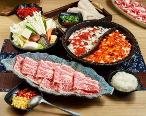 百貨美食街優惠懶人包!一餐秒賺501元 椒麻酥排免費送 ▲鹿鼎季令人食指大動的美國無骨牛小排鍋。(圖/FoodRepublic大食代提供)