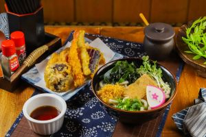 百貨美食街優惠懶人包!一餐秒賺501元 椒麻酥排免費送 ▲惠比壽讚岐烏龍麵擁有國人愛吃的日式餐點。(圖/FoodRepublic大食代提供)