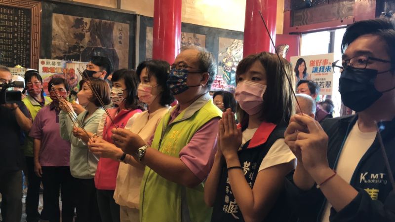 ▲國民黨高雄市長參選人柯志恩日前已開始跑廟宇。（圖／柯志恩團隊提供）