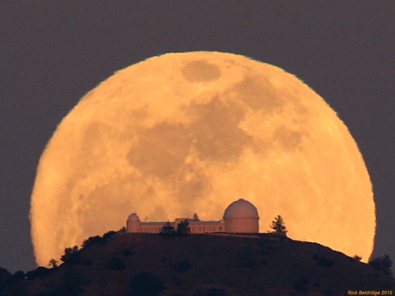 超級月亮最佳觀賞時間曝！今年最大滿月　抬頭觀月超壯觀