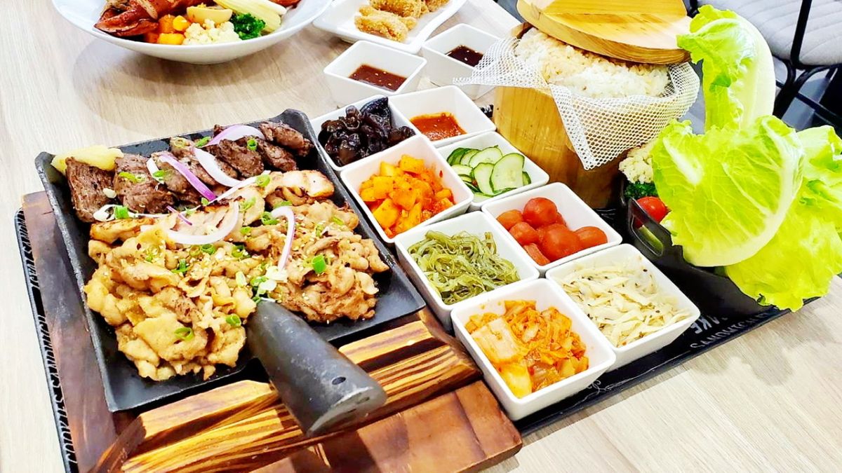 ▲份量十足的美味燒肉以特製的「鐵鍬」食器裝呈，不僅吃的過癮，也極具視覺效果。（圖／牛柒丼食堂提供）