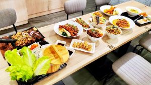 ▲ 「牛柒丼食堂」以「分享」為出發點,打造讓家人、同事、朋友能暢快分享的聚會地點。(圖/牛柒丼食堂提供) ▲ 「牛柒丼食堂」以「分享」為出發點,打造讓家人、同事、朋友能暢快分享的聚會地點。(圖/牛柒丼食堂提供)