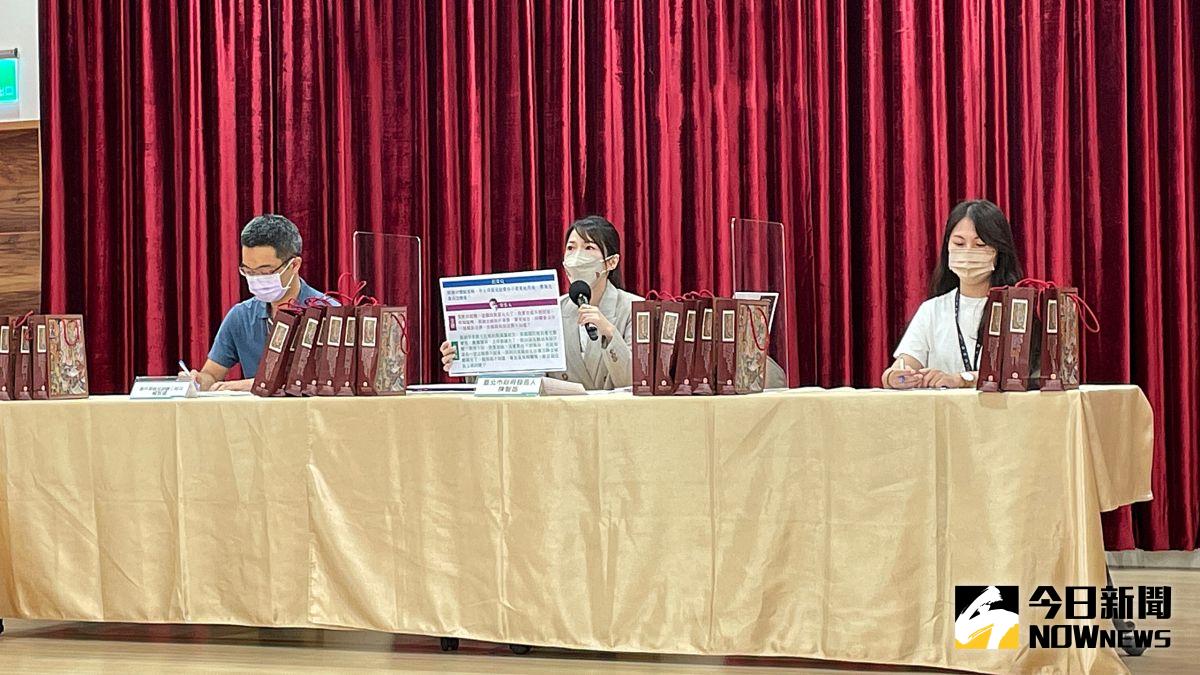 ▲台北市政府發言人陳智菡13日表示，部分側翼粉專抹黑副市長蔡炳坤因為宴席間飲酒而中風，是不實指控。（圖／記者丁上程攝，2022.07.13）