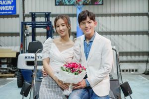 ▲宥勝求婚周曉涵成功。(圖/TVBS提供) ▲宥勝求婚周曉涵成功。(圖/TVBS提供)