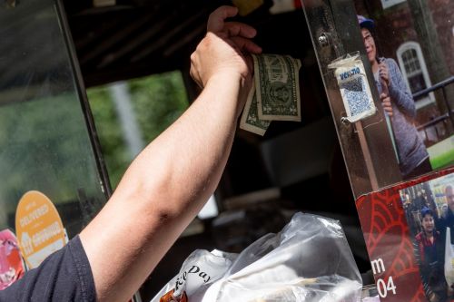 不甩川普抨擊！高盛、華爾街一致警告：關稅引發的消費者通膨將至
