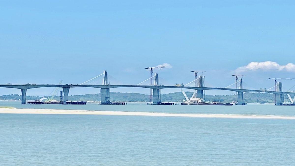 ▲耗時12年拚開車5分鐘的金門大橋工程，通車第三天因風力太強而實施交通管制，禁止機車、自行車及行人上橋。（圖／交通部提供）