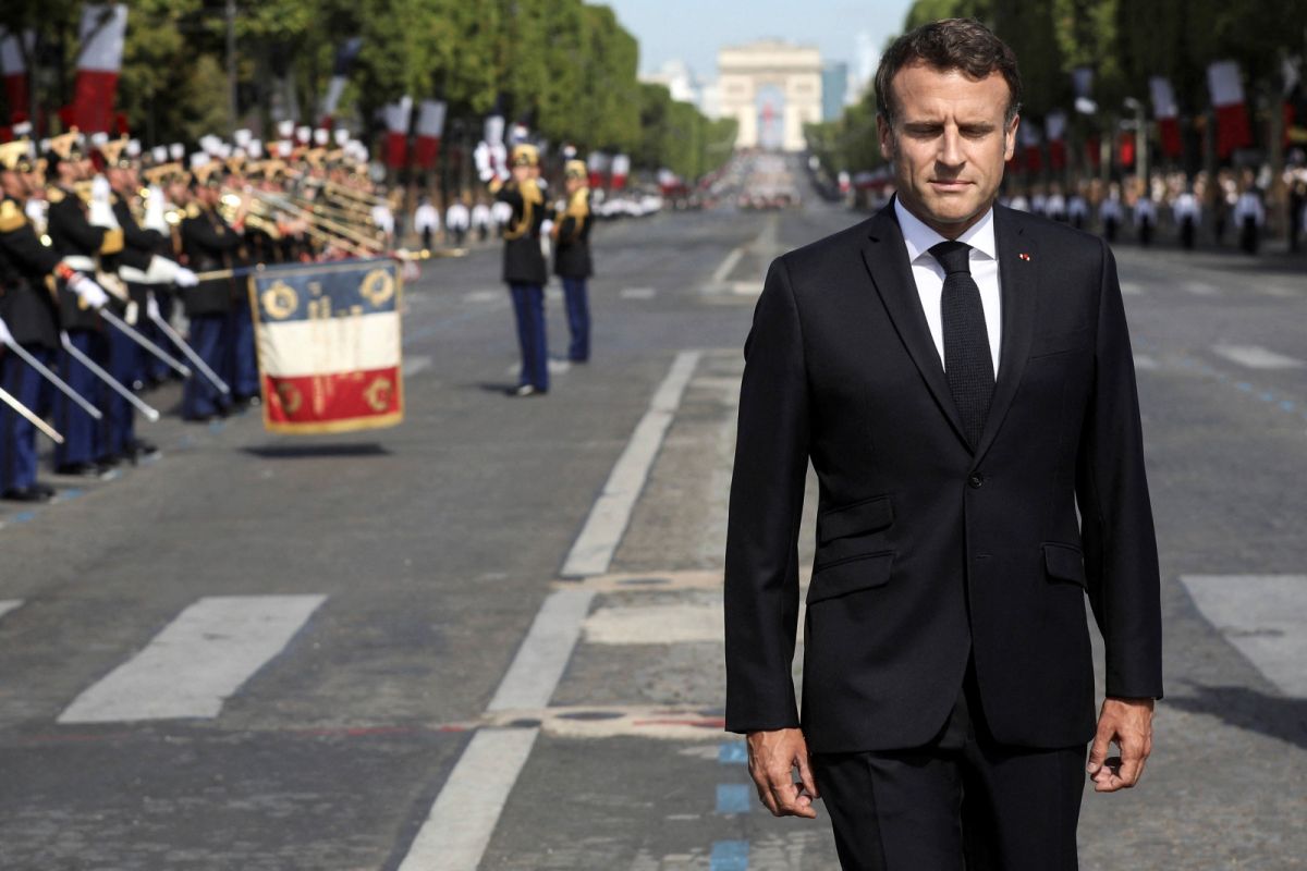 ▲法國政壇向來具菁英主義色彩，領袖皆出自屈指可數的高等學府。然而近年來，菁英治理因改革不彰飽受批評，連政治菁英都弔詭地高喊「反菁英」口號，企圖屏棄學歷迷思，主打務實作為以喚回選票。（圖／美聯社／達志影像）