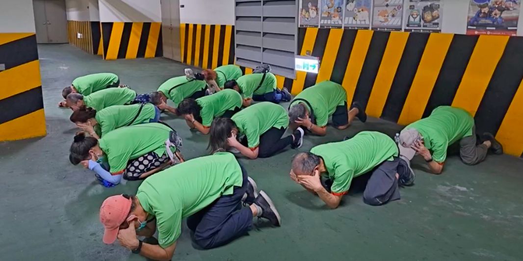 ▲萬安演習7月25日於北區登場，北市首度實施行駛中車輛人員需下車避難。（圖／翻攝自北市府萬安45號演習宣導短片）