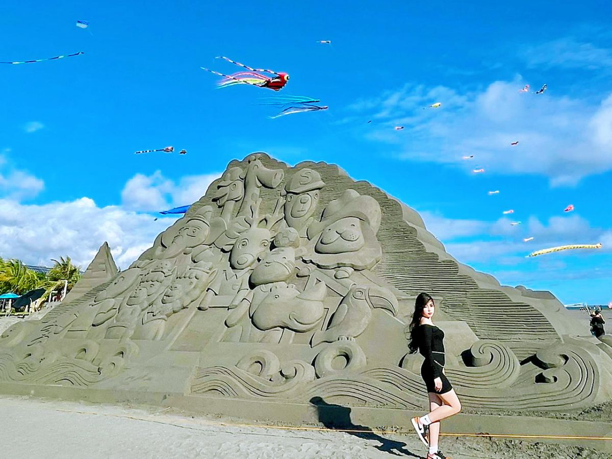 ▲沙雕以「動物狂歡派對」為策展主題，特別打造六公尺高主雕磅礴登場。（圖／高市府觀光局提供）